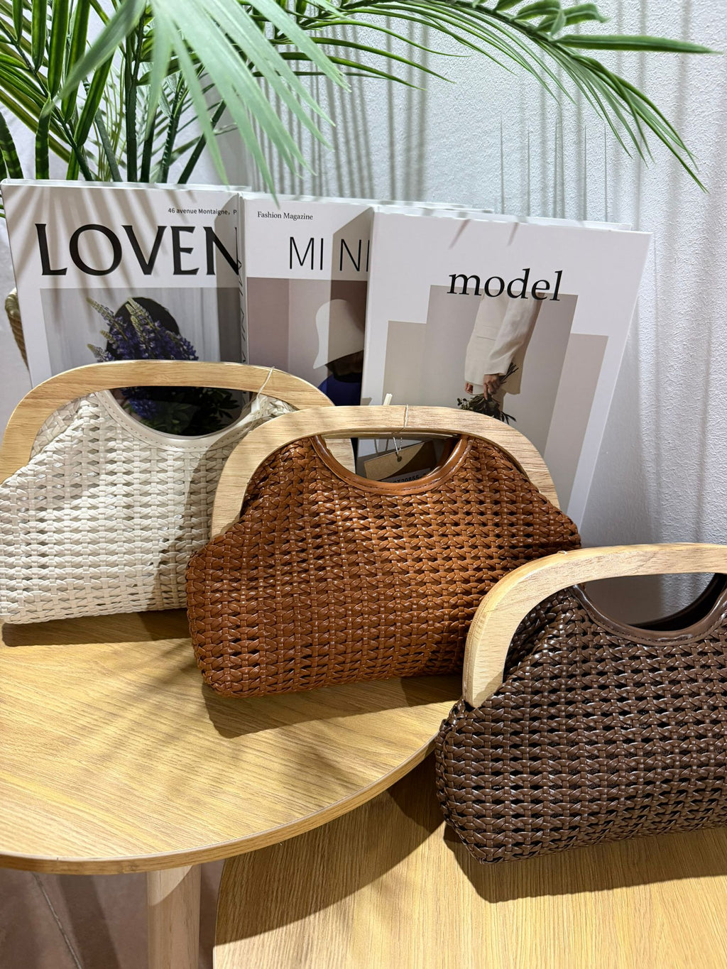 Bolso de Rafia con Asa de Madera