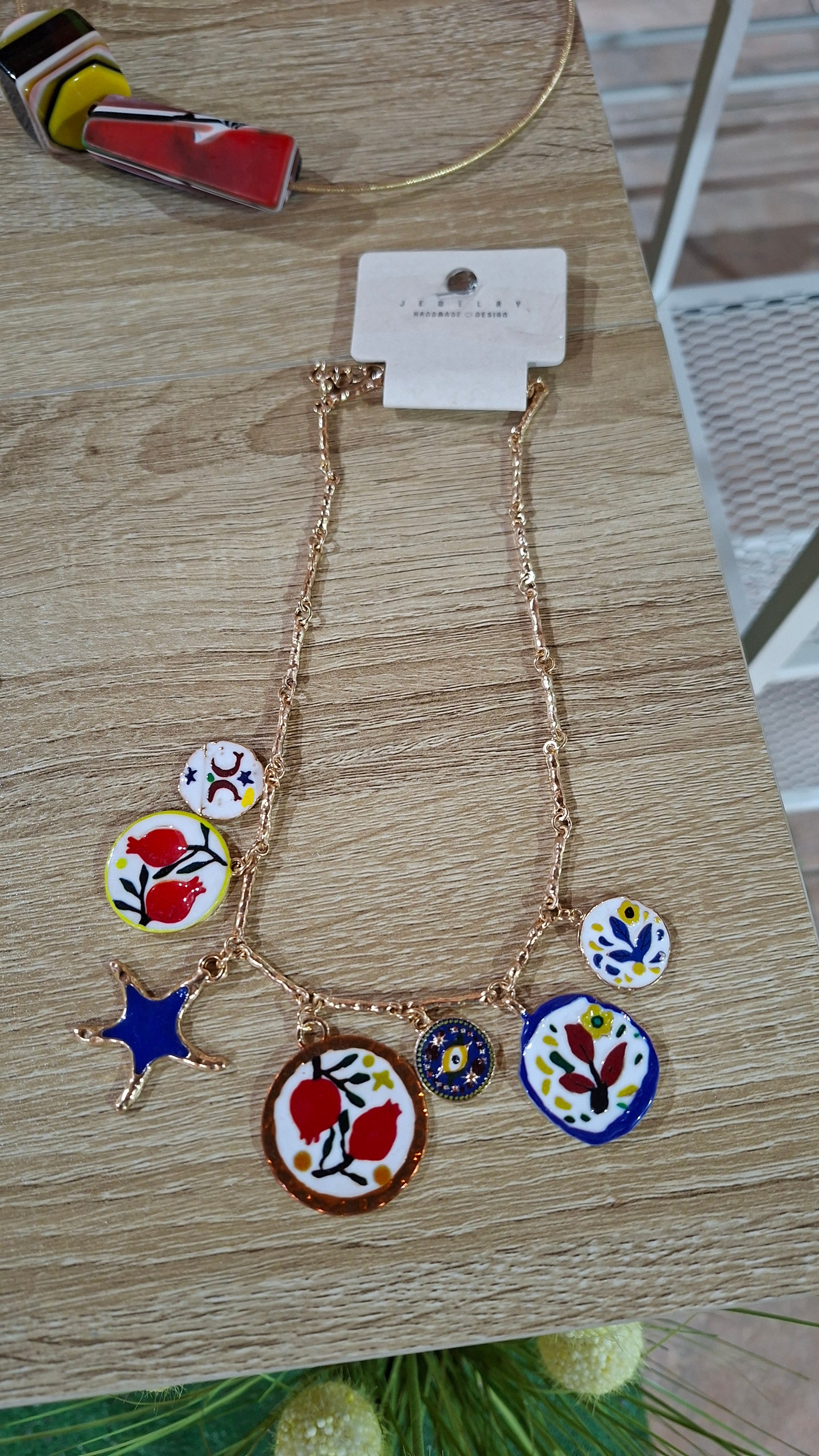 Collar hecho a mano flores